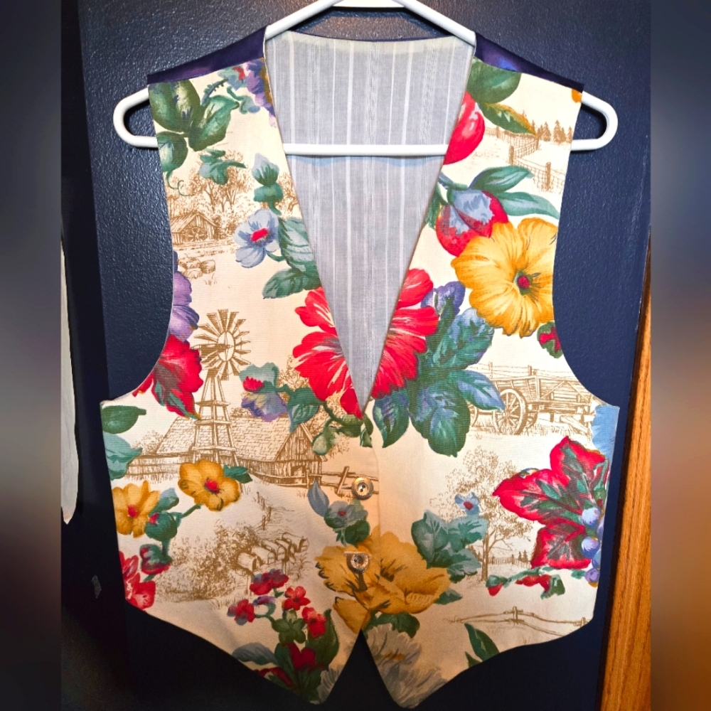 Floral Print Vest with Button Closure. 19" Ptp. Lined